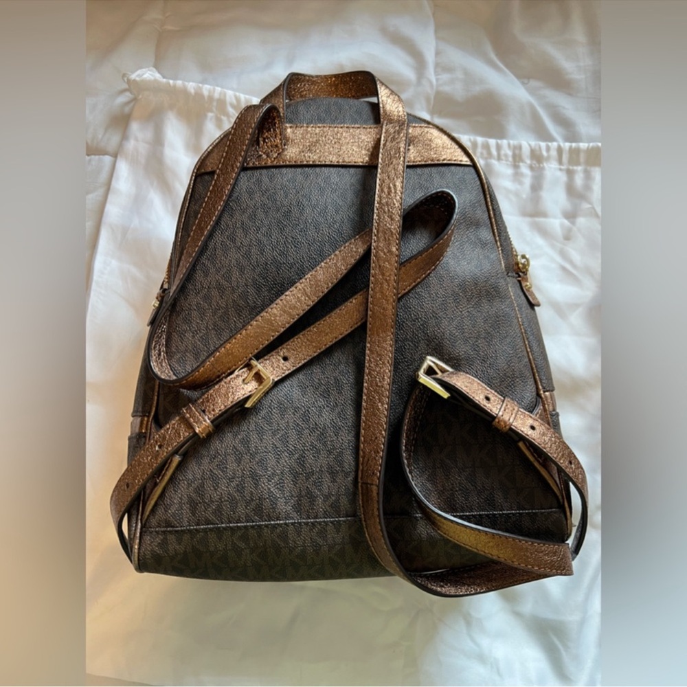 Michael Kors Rare Logo Bronze Addition
Backpack Medium - Picture 4 of 5